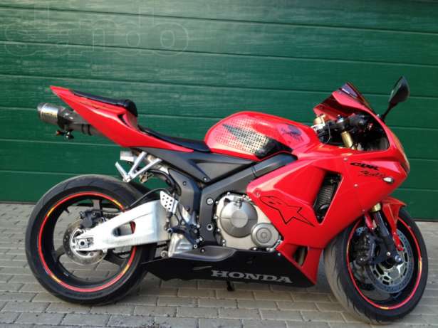 Продам мотоцикл Honda CBR600RR 2005 в Москве - изображение 1